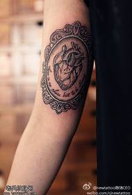 Arm point tövis vanília verte szív ékszer tetoválás mintát
