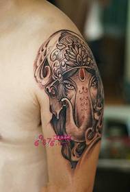 Un braç d'home com un quadre de tatuatge de déu