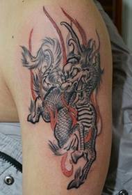 I-handsome ingalo ye-unicorn tattoo