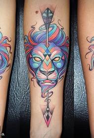Immagine del tatuaggio della testa di leone di personalità di colore del braccio