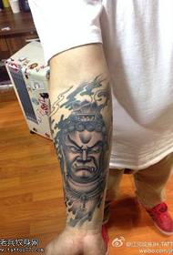 Arm bewegt sich nicht König Tattoo-Muster