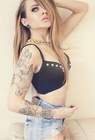 Szexi szépség kar gyönyörű tetoválás minta élvezze a képeket