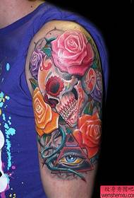 Armfärg, skalle Rose, God's Eye, tatueringsarbete, delat av tatueringar