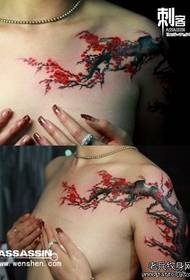 Bellissimo modello di tatuaggio di prugna di moda da braccio a petto