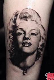 Spectacol de tatuaje, recomand un portret al brațului, lucru de tatuaj Monroe