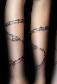 Brazo de nena fermoso patrón de tatuaxe de pulseira de moda