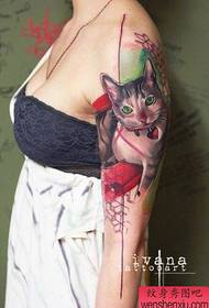 Tattoo show, suosittele naisen käsivarren väri kissan tatuointi toimii