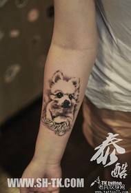 Aarm séiss Trend Puppy Tattoo Muster
