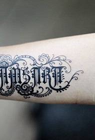 et tatoveringsmønster med en arm egern