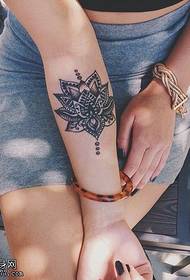 Karya wanita lengan Fanhua tato dibagikan oleh ruang tato