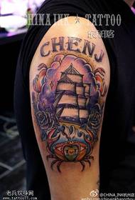 Els tatuatges són compartits per braços de vela de color braç