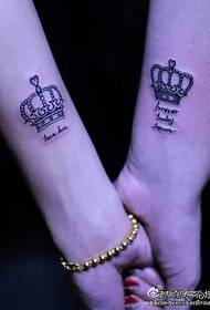 Couple Tattoos: Arm Couple Crown Tekst Tattoo patroon