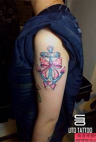 Uzorak za tetoviranje sidra u boji u boji