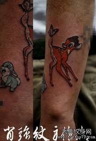 Modello tatuaggio piccolo coniglio carino e piccolo