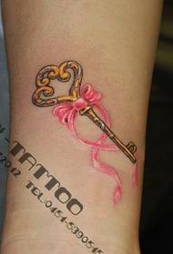 Татуировка для девочки с цветным ключом