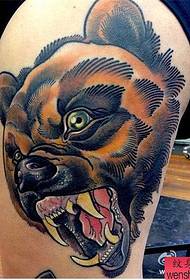 Modello tatuaggio braccio scuola orso