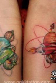 Arm farve tegneserie fly par tatovering