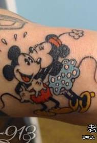 Braç patró de tatuatge de ratolí de dibuixos animats