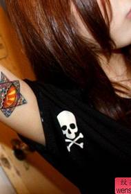 Spettacolo di tatuaggi, raccomandare un modello di tatuaggio totem braccio femminile