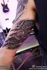 Tetoválás-show, javasoljon mechanikus tetoválást a kar belső oldalán