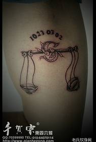 Bras tendance classique du motif de tatouage Poissons et Balance