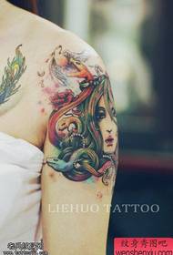 Espectacle de tatuatges, compartir un color de braç, tatuatges de Medusa