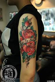 Imibala yemibala ye-rose tattoo