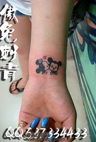 아름다운 팔 귀여운 토템 미키 마우스 문신 패턴