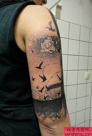 Modello di tatuaggio di carattere stile braccio speciale