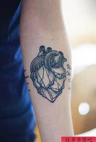Ramię twórczej pracy serca tatuaż