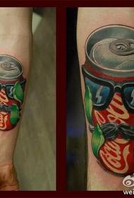 un motif de tatouage de bouteille de coca personnalisé