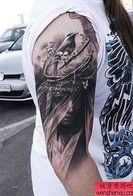 Gumagana ang arm Europe at ang Estados Unidos ng creative tattoo