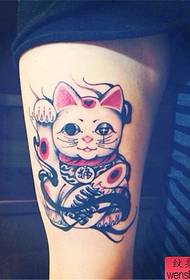Paže lákať k tetovaniu mačiek