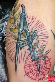 Aarm Kompass Tattoo Muster