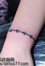 Hermoso patrón de tatuaje de brazalete de brazo de moda