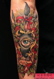 Το χρώμα των βραχιόνων, τα ευρωπαϊκά και τα αμερικανικά έργα τατουάζ του God's Eye μοιράζονται τα τατουάζ