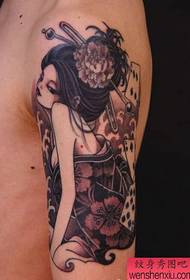 Obair geisha tattoo lámh