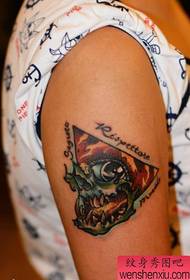 un modello di tatuaggio occhio di dio color braccio