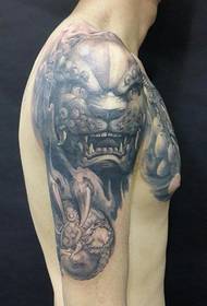 Βραχίονα σούπερ όμορφος δροσερό Tang λιοντάρι μοτίβο τατουάζ