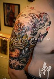 Braccio color nuovo tradizionale colore pieno Xuanwu rubinetto tartaruga corpo serpente tatuaggio modello tatuaggio
