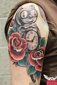 Tatuatges creatius en color del braç