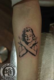 Pokaz tatuażu, polecam tatuaż na ramieniu Monroe