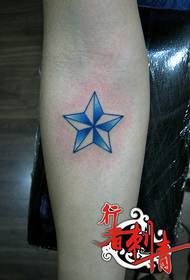 Mfano mzuri wa tattoo ya rangi ya pentagram