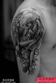 Spectacol de tatuaje, recomandă un tatuaj înger braț