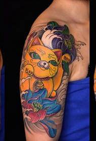 Patrón de tatuaje de gato afortunado colorido guapo de brazos