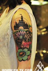 model de tatuaj turn de vârf de flori de braț