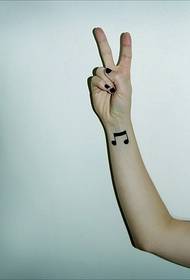 可爱的女生手臂手腕音符纹身图案作品写真