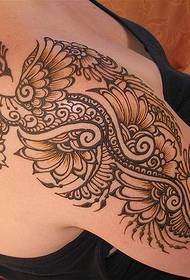 Bel braccio bellissimo totem modello tatuaggio pavone