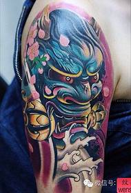Grouss Arm traditionell literaresch Tattoo Aarbecht