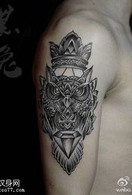 Tatuajes Brazo Corona Búho por Tattoo Sharing
